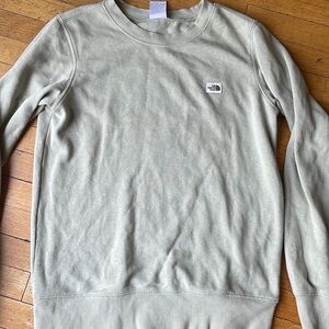 The Northface Women’s sweatshirt